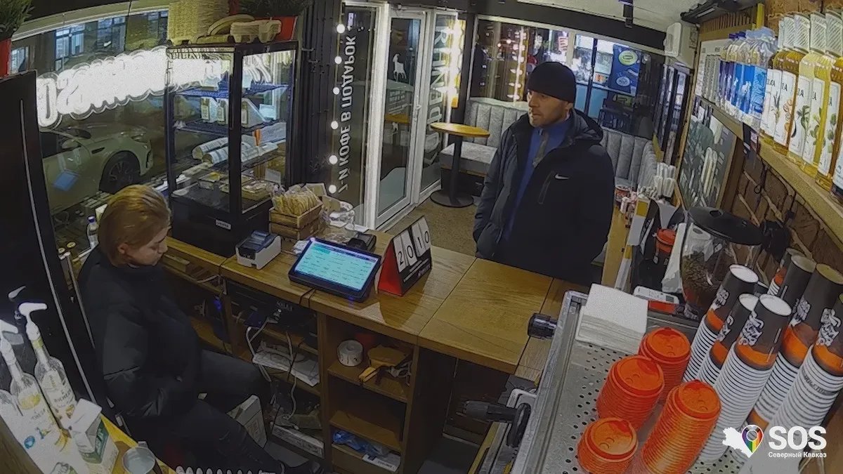 Akhmed Bataev, Suleymanova’s cousin, and Suleymanova in a St. Petersburg café, February 2023, photo: NC SOS / Telegram