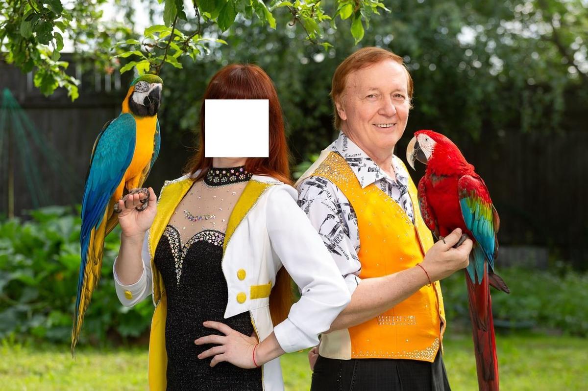 Михаил Жуков с бывшей женой Валентиной Гусевой на их приусадебном участке в деревне, 2019 год. Фото предоставлено Александром Жуковым