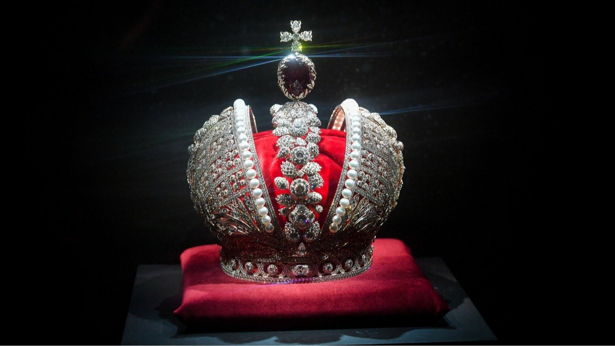 Между самодержавием и самовластием