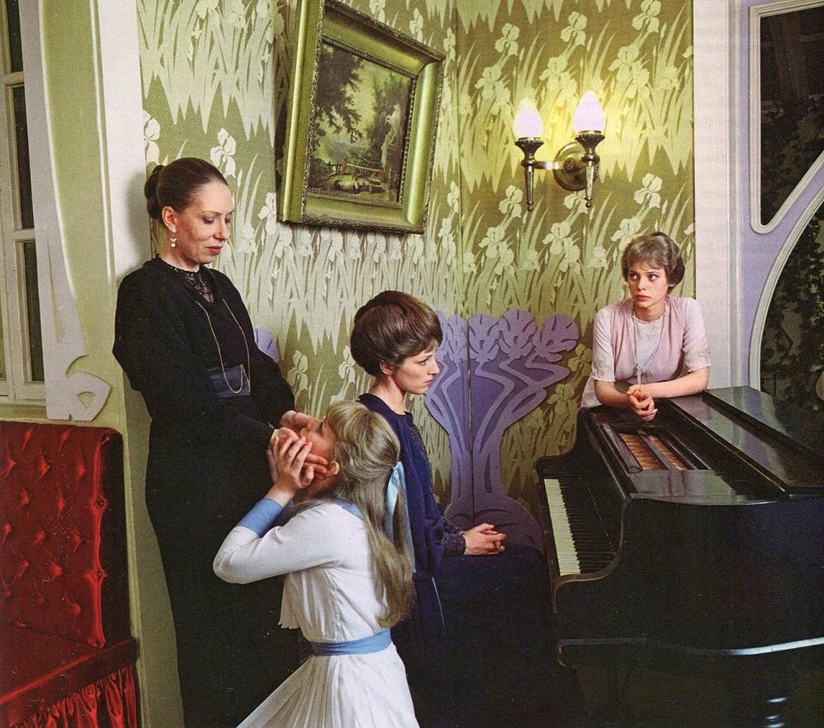 Кадр из фильма «Васса». Фото: Kinopoisk