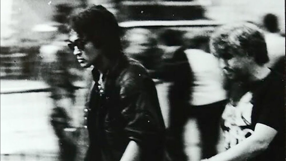 Виктор Цой и Юрий Айзеншпис. Фото: скриншот из видео «Юрий Айзеншпис о Викторе Цое» /  youtube.com/@victor_tsoy_kino