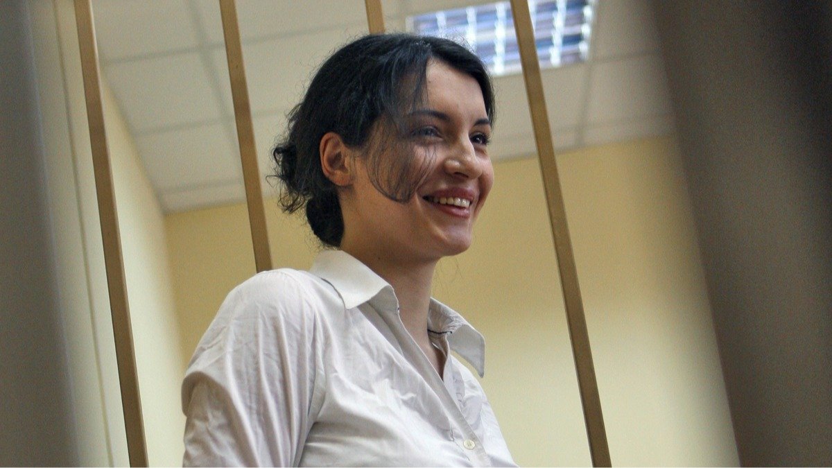 Хасис вышла, Россия села