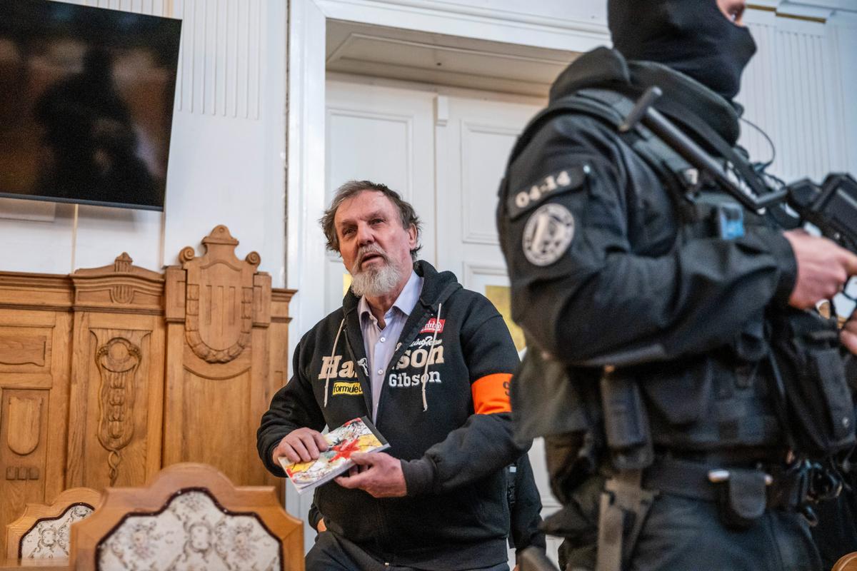 Юрай Цинтула в зале суда. Фото: Jakub Gavlak / EPA