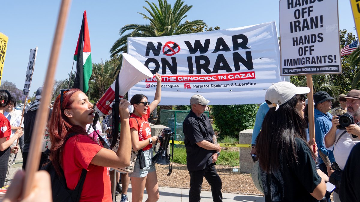 В США вышли на антивоенные протесты из-за ударов Трампа по Ирану