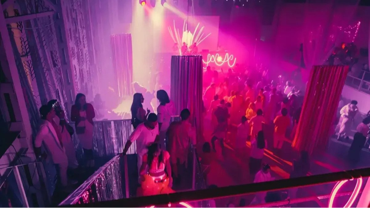 «Били дубинками, жестко бросали на пол»