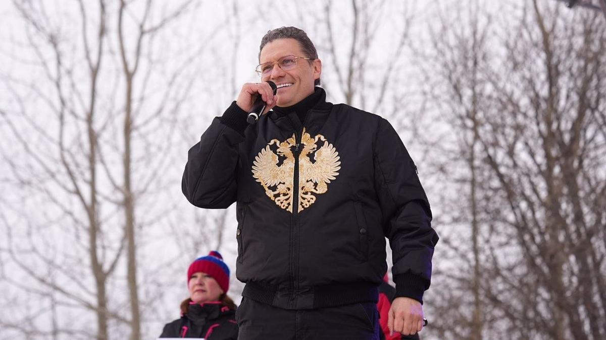 Filimonov addresses the crowd at a sporting event in the Vologda region village of Kirillovo, 1 March 2025. Photo: filimonov_official / Telegram